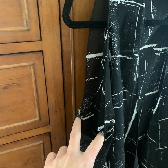 Chic waterfall black and white vest, one size - Picture 3 of 4